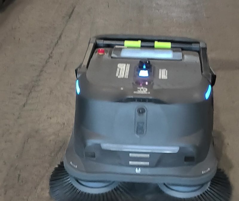 MT1 Vac quét lối đi chính bằng chổi cạnh kép